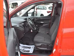 Rosso Usata 2017 Ford Transit Trend Tre volumi | 9800 € (Buon prezzo)