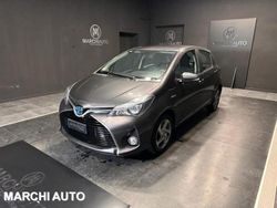 Grigio Usata 2015 Toyota Yaris Hybrid Active Tre volumi | 13.900 €