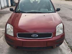 Rosso Usata 2003 Ford Fusion Tre volumi | 1300 € (Buon prezzo)