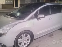 Usata 2012 Peugeot 5008 Monovolume | 2000 €