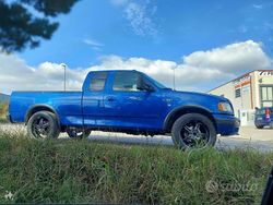 Blu Usata 2000 Ford V8 SUV | 18.999 €