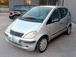 Argento Usata 2001 Mercedes A140 Elegance Tre volumi | 650 € (Ottimo prezzo)