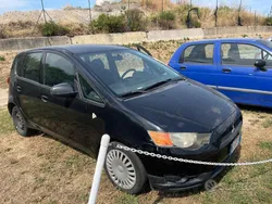 Nero Usata 2010 Mitsubishi Colt Invite Tre volumi | 1990 €