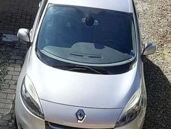 Usata 2010 Renault Mégane Business Tre volumi | 4000 € (Buon prezzo)