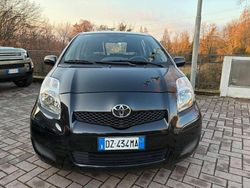 Nero Usata 2010 Toyota Yaris Tre volumi | 3999 € (Buon prezzo)