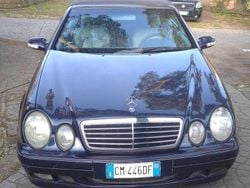 Blu/azzurro Usata 2004 Mercedes CLK200 Avantgarde Cabrio | 1500 €