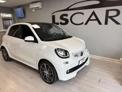 Bianco Usata 2018 Smart ForFour Brabus Due volumi | 17.990 € (Buon prezzo)