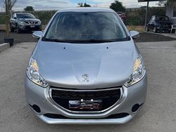 Argento Usata 2015 Peugeot 208 Allure Due volumi | 5490 € (Buon prezzo)