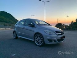 Grigio Usata 2010 Mercedes B180 Monovolume | 5000 € (Cara)