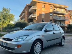 Grigio Usata 2000 Ford Focus Tre volumi | 1800 €