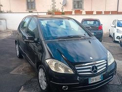 Nero Usata 2009 Mercedes A180 Elegance Tre volumi | 2990 € (Buon prezzo)