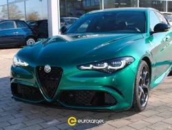 Verde Nuova 2025 Alfa Romeo Giulia Quadrifoglio Tre volumi | 90.950 € (Cara)