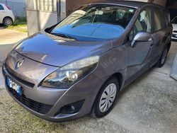 Usata 2007 Renault Grand Scénic II Dynamique Monovolume | 2400 €