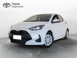 Argento pastello Usata 2023 Toyota Yaris Active Tre volumi | 15.900 € (Cara)