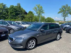 Grigio grafhene Usata 2022 Skoda Octavia Ambition Station wagon | 18.500 € (Buon prezzo)