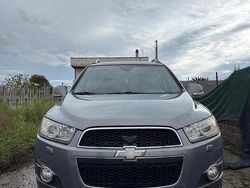Grigio Usata 2011 Chevrolet Captiva SUV | 6900 € (Molto cara)