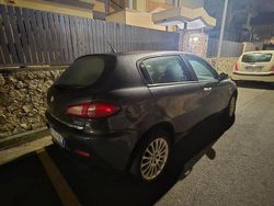 Nero Usata 2005 Alfa Romeo 147 Due volumi | 3500 € (Molto cara)