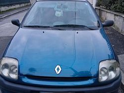 Usata 1999 Renault Clio II Tre volumi | 1500 € (Molto cara)