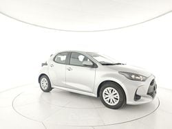 Argento Usata 2025 Toyota Yaris Hybrid Active Tre volumi | 19.500 € (Ottimo prezzo)