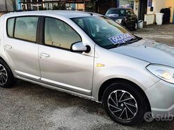 Grigio Usata 2010 Dacia Sandero Due volumi | 3650 € (Buon prezzo)