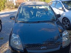 Blu Usata 2006 Ford Fiesta Tre volumi | 2000 €