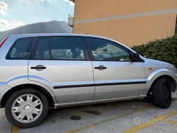 Usata 2003 Ford Fusion Due volumi | 800 € (Ottimo prezzo)