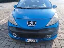 Usata 2006 Peugeot 207 Tre volumi | 2000 € (Buon prezzo)