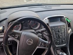 Nero Usata 2010 Opel Astra Tre volumi | 2500 € (Ottimo prezzo)