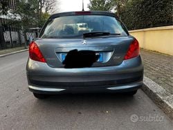 Grigio Usata 2007 Peugeot 207 Tre volumi | 4300 € (Molto cara)