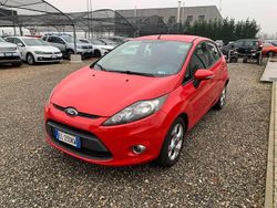 Rosso Usata 2011 Ford Fiesta Titanium Tre volumi | 4900 € (Buon prezzo)