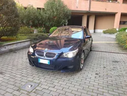 Blu/azzurro Usata 2005 BMW 545 Comfort Edition Tre volumi | 14.800 €