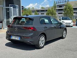 Grigio(met.) Usata 2022 VW Golf VIII Life Station wagon | 21.900 € (Buon prezzo)