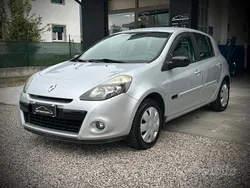 Argento Usata 2010 Renault Clio II Tre volumi | 4900 € (Buon prezzo)