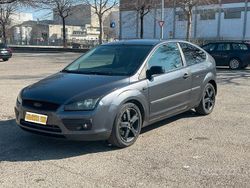 Grigio Usata 2006 Ford Focus Coupé | 2350 € (Molto cara)
