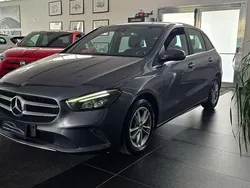 Grigio scuro Usata 2019 Mercedes B180 Monovolume | 23.500 € (Buon prezzo)
