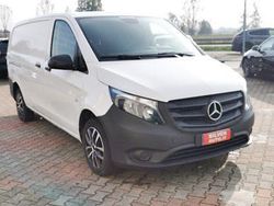 Bianco pastello Usata 2018 Mercedes Vito Tre volumi | 15.900 € (Super prezzo)