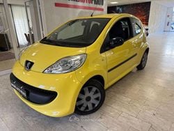 Giallo Usata 2006 Peugeot 107 Due volumi | 3990 € (Buon prezzo)