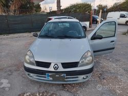 Usata 2004 Renault Clio II LE Tre volumi | 500 € (Super prezzo)