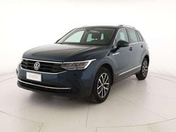 Nightshade blue metallizzato Usata 2022 VW Tiguan Life SUV | 24.900 € (Ottimo prezzo)
