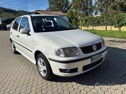 Bianco Usata 2000 VW Polo Comfortline Tre volumi | 2500 € (Buon prezzo)