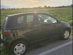 Usata 2001 Toyota Yaris Luna Tre volumi | 1800 € (Buon prezzo)