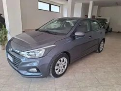 Grigio Usata 2019 Hyundai i20 Tre volumi | 10.500 € (Buon prezzo)