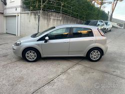 Grigio Usata 2015 Fiat Punto Lounge Tre volumi | 4999 € (Buon prezzo)