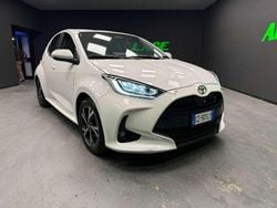 Bianco Usata 2025 Toyota Yaris Hybrid Trend Tre volumi | 21.490 € (Buon prezzo)