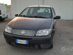 Grigio Usata 2011 Fiat Punto Active Tre volumi | 4900 € (Buon prezzo)