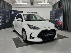 Super white Usata 2023 Toyota Yaris Active Tre volumi | 18.000 € (Buon prezzo)