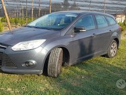 Nero Usata 2012 Ford Focus Tre volumi | 3700 € (Buon prezzo)
