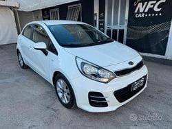 Bianco Usata 2016 Kia Rio Tre volumi | 7300 € (Buon prezzo)