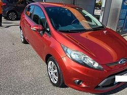 Arancione Usata 2010 Ford Fiesta Titanium Tre volumi | 5500 € (Molto cara)