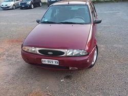 Rosso Usata 1998 Ford Fiesta Tre volumi | 1000 € (Buon prezzo)
